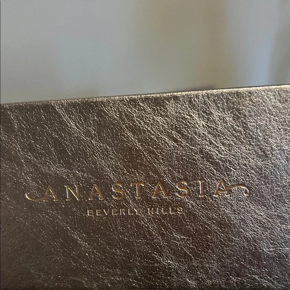 Anastasia Beverly Hills Eyeshadow Palette - Earthy Tones and Gold - Picture 2 of 3
